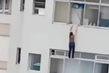 
			
				Mulher escorrega e fica pendurada em janela do 15º andar de prédio
			
			