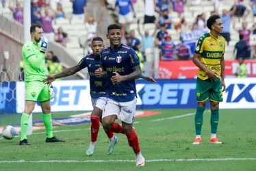 
			
				Na briga pelo título do Brasileirão, Fortaleza vence o Cuiabá e cola na liderança
			
			