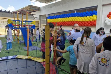 
			
				No dia do aniversário do SUS, Telesil entrega parque infantil no ambulatório do HU
			
			