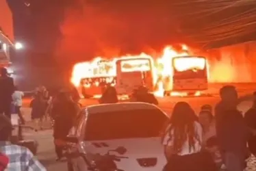 
			
				Ônibus são incendiados após morte em operação policial
			
			