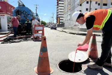 
			
				Operação Línguas Sujas flagra lançamentos clandestinos de esgoto na Pajuçara
			
			