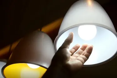
			
				Conta de luz fica mais cara a partir desta terça-feira (1º)
			
			