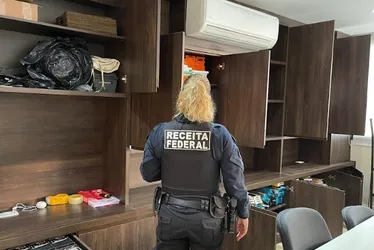 
			
				PF cumpre mandados em Maceió contra venda fraudulenta de smartphones; prejuízo de R$ 50 mi
			
			