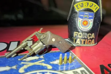 
			
				PM apreende arma de fogo e drogas durante ações em Alagoas
			
			