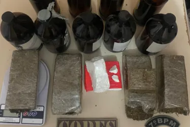 
			
				PM apreende arma de fogo, maconha, cocaína e clorofórmio em ações no interior de Alagoas
			
			