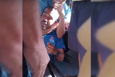 
			
				Passageiro leva mata-leão após tentar abusar de jovem em ônibus
			
			