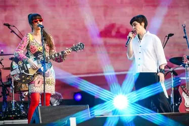 
			
				Penélope e Pato Fu tocam juntos no palco Sunset
			
			