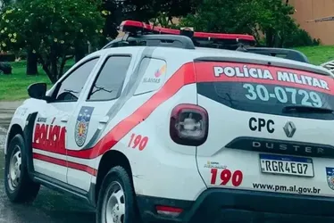 
			
				Polícia apreende pedras de crack, bombinhas de maconha e porção de cocaína em Palmeira
			
			