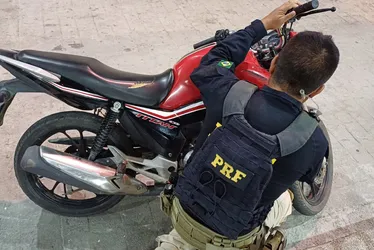 
			
				Polícia prende suspeito de receptação em Canapi; moto apresentava registro de roubo
			
			