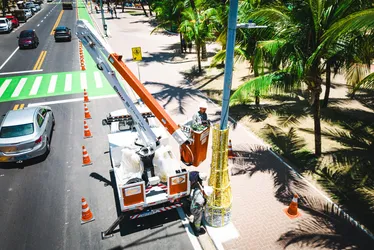 
			
				Prefeitura inicia instalação da decoração natalina na orla de Maceió; veja!
			
			