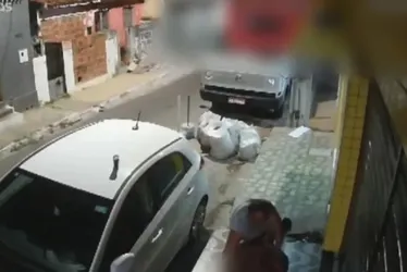 
				Preso homem filmado agredindo mulher após tentativa de estupro no Jacintinho
			
			