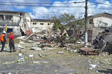 
			
				Rastros de destruição e mortes: veja imagens de desabamento de prédio
			
			
