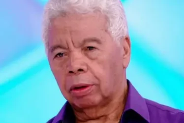 
			
				Roque, ex-assistente de palco de Silvio Santos, está internado em UTI
			
			