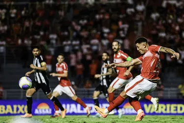 
				STJD suspende Willian Formiga por 4 jogos após cotovelada em Scarpa
			
			