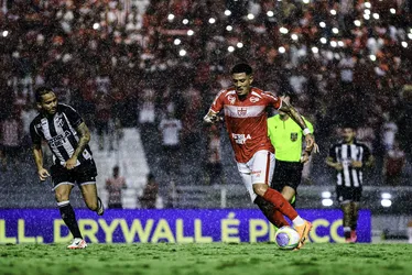 
				STJD suspende Willian Formiga por 4 jogos após cotovelada em Scarpa
			
			