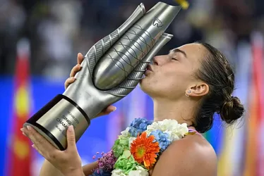 
			
				Sabalenka vence dona da casa, é tricampeã e mantém invencibildade em Wuhan
			
			