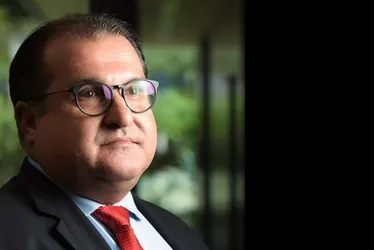 
			
				Santoro e as lições da crise: coletânea reflete caminhos para Alagoas e o Brasil
			
			