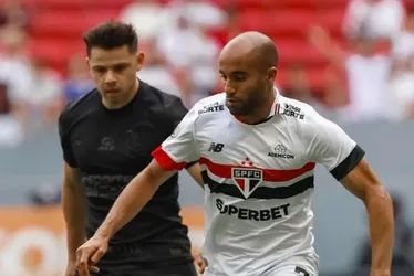 
			
				São Paulo faz 3 a 1 no Corinthians e entra no G-4 do Brasileirão
			
			
