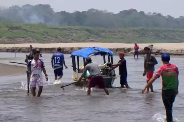 
			
				Seca no Rio Solimões isola mais de três mil pessoas
			
			