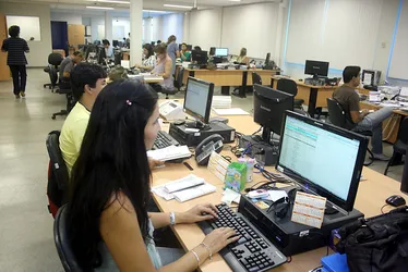 
			
				Servidores públicos comemoram dia com pagamentos na conta
			
			