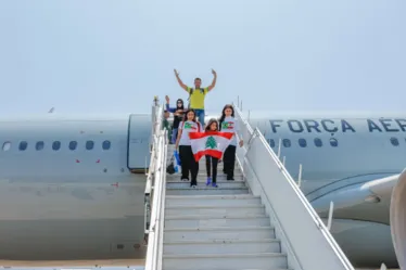 
			
				Terceiro voo de repatriação decola do Líbano com 218 passageiros
			
			
