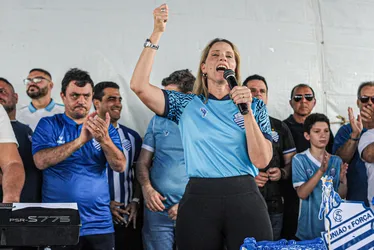 
			
				Torcida comparece e CSA comemora aniversário de 111 anos no CT
			
			