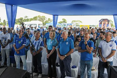 
			
				Torcida comparece e CSA comemora aniversário de 111 anos no CT
			
			
