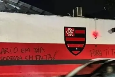 
			
				Torcida do Flamengo picha muro da Gávea em protesto a Tite
			
			