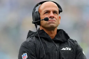 
			
				Treinador da NFL é demitido e sai escoltado do centro de treinamento
			
			