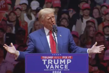 
			
				Trump ataca Kamala e anuncia nova política tributária
			
			