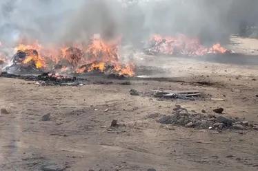 
			
				VÍDEO: curto circuito gera incêndio e deixa residência destruída em Pão de Açúcar
			
			