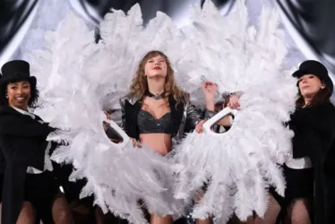 
			
				VMA 2024: Taylor Swift recebe principal prêmio, de Melhor Videoclipe
			
			
