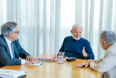 
			
				Veja a primeira imagem de Lula após acidente doméstico
			
			