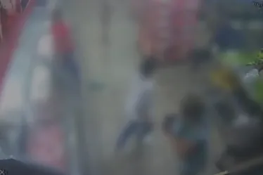 
			
				Vídeo: cliente reclama da carne e é esfaqueado por açougueiro em mercado
			
			