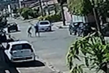 
			
				Vídeo flagra briga em rua e homem sendo assassinado com cinco pauladas
			
			