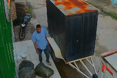 
			
				Vídeo: homem furta motocicleta em plena luz do dia na Cidade Universitária
			
			
