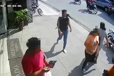 
			
				Vídeo mostra homem furtando moto em plena luz do dia no Jacintinho
			
			