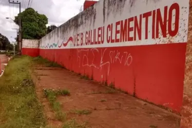 
			
				Vigilante é achado morto em escola e votação no local atrasa 2h
			
			