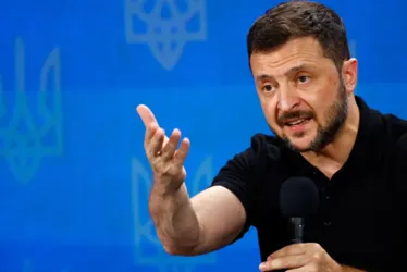 
			
				Zelensky descarta proposta de paz do Brasil e da China
			
			