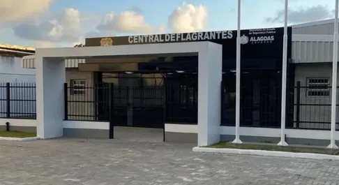 Mulher foge com os filhos após marido ameaçá-la com faca em Paripueira