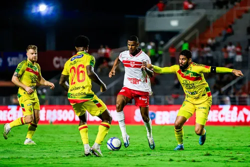 
				CRB encara o Brusque em duelo direto na briga contra o rebaixamento
			
			