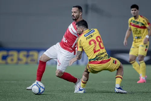 
				CRB vira contra o Brusque na reta final e sai da zona de rebaixamento
			
			