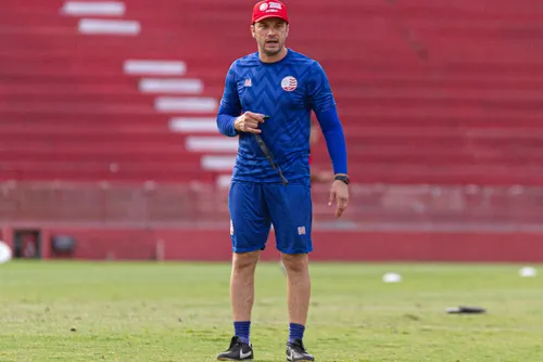 
				Eliminação e três times por ano: os números de Bruno Pivetti, novo técnico do CRB
			
			