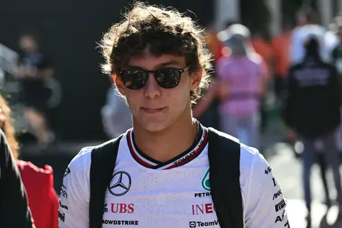 
				Antonelli lidera manhã de testes da F1 no Bahrein; Hamilton é 5º
			
			