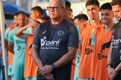 
				Hélio dos Anjos é o novo técnico do CRB
			
			