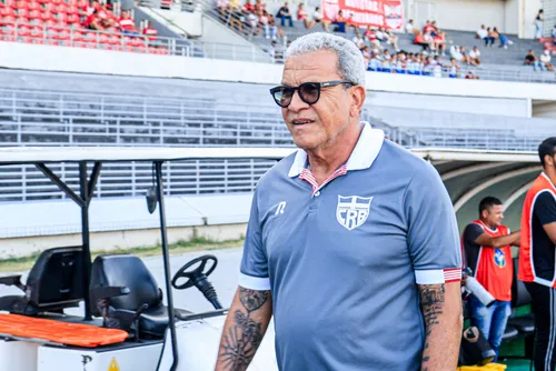 
				Hélio dos Anjos elogia crescimento do CRB, mas avisa: 'o sufoco é grande'
			
			