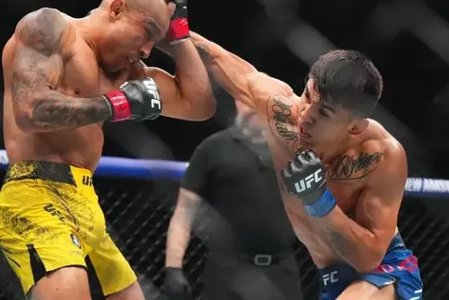 
				José Aldo perde em luta controversa para Mario Bautista no UFC 307
			
			