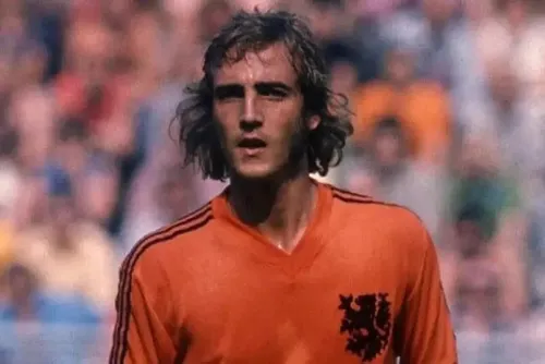 
				Morre Johan Neeskens, ídolo da seleção da Holanda, aos 73 anos
			
			