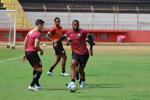 
				Na briga contra queda, CRB visita Botafogo-SP em estreia de Hélio dos Anjos
			
			