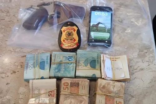 
				PF cumpre mandados contra grupo político envolvido em compra de votos por pix em AL
			
			